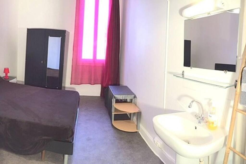 Votre Pelerinage En Grande Chambre A *